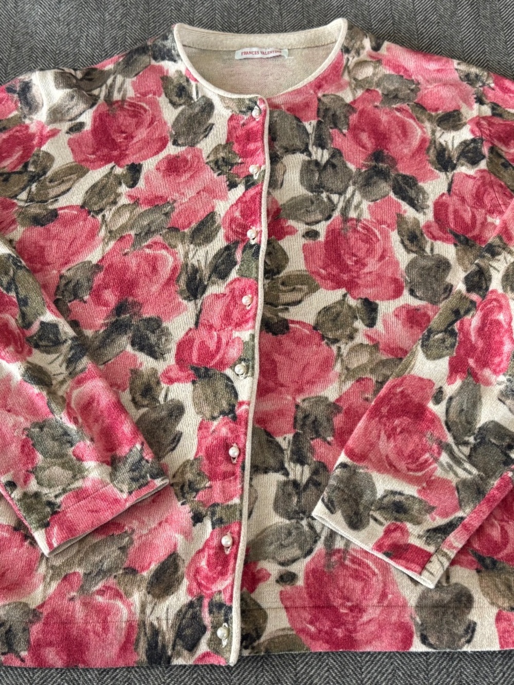 NWOT, FRANCES VALENTINE, DARLING SWEATER IN PRETTY PEONIES PRINT